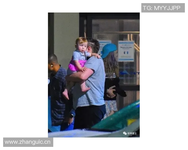 女主持调侃皮尔斯网友热议扑倒事件皮尔斯回应我们是搭档我有女友